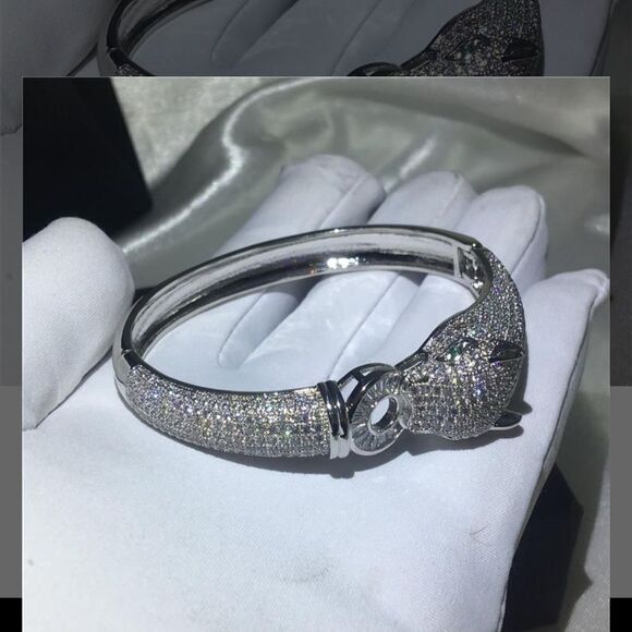 Elegant Silver Leopard Bangle - Picture 2 of 11